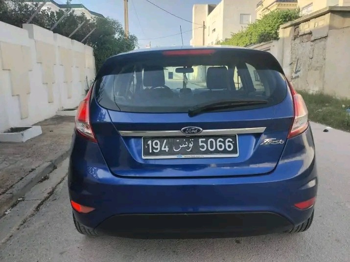 FORD FIESTA TITANIUM PREMIÈRE MAIN EN EXCELLENT ÉTAT  - Image de l'annonce