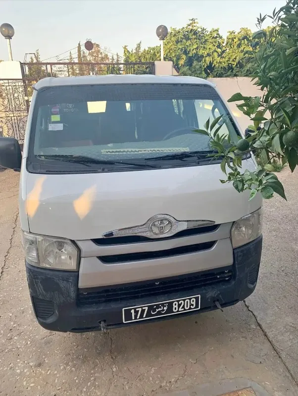 Toyota Hi Ace Diesel 2014 - Image de l'annonce