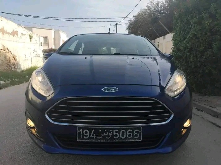 FORD FIESTA TITANIUM PREMIÈRE MAIN TRÈS PROPRE  - Image de l'annonce