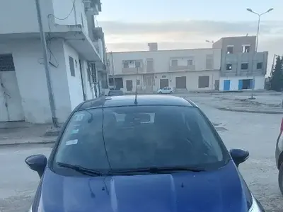 Ford FIESTA Essence 2015