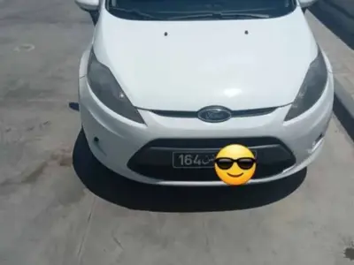 Ford FIESTA Essence 2013