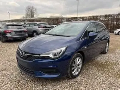 Opel Astra Essence 2021