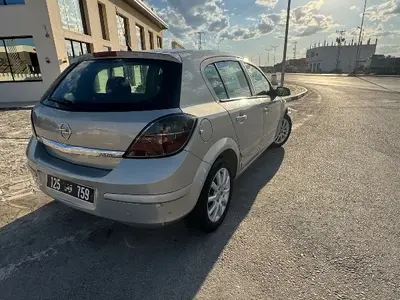 Opel Astra Essence 2008