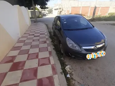 Opel Corsa Essence 2011