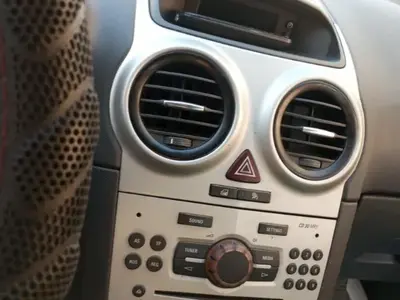 Opel Corsa Essence 2014