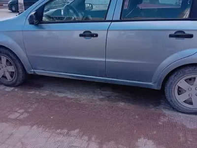 Chevrolet AVEO Essence 2012