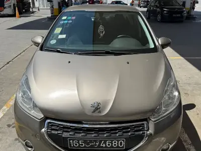 Peugeot 208 Essence 2012