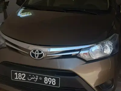 Toyota Yaris Essence 2015