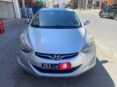 Hyundai ELANTRA Essence 2012