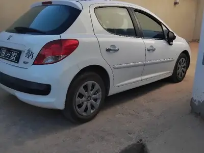 Peugeot 207 Essence 2012