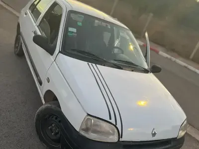 Renault Clio Essence 1997