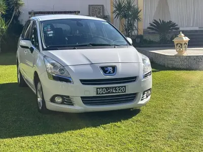 Peugeot 5008 2012 -- Sélectionner -- 190 000 km