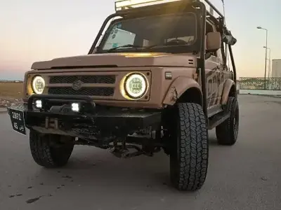 Suzuki Samurai -- Sélectionner --