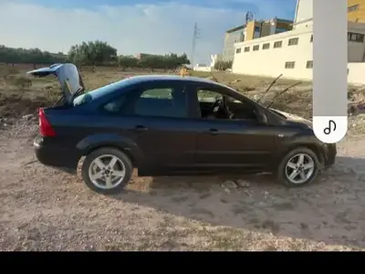 Photo Ford Focus 2005 302 km - Prix Prix non spécifié