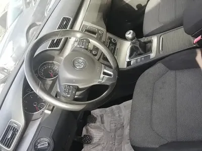 Volkswagen Passat - Photo 6