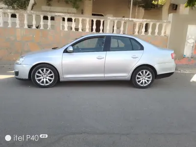 Volkswagen Jetta - Photo 2