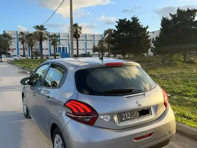 Peugeot 208 - 2019  -  140000 km