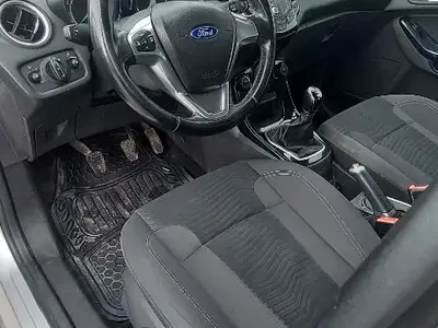 Ford FIESTA - Photo 3