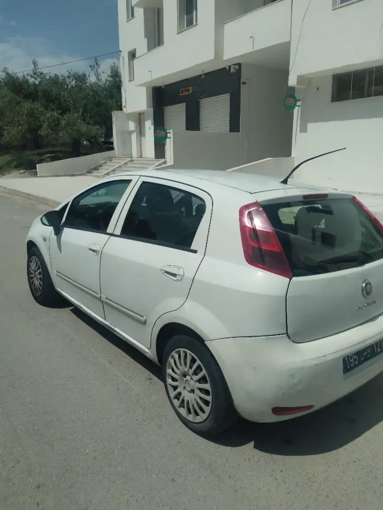 Fiat PUNTO - Photo 2