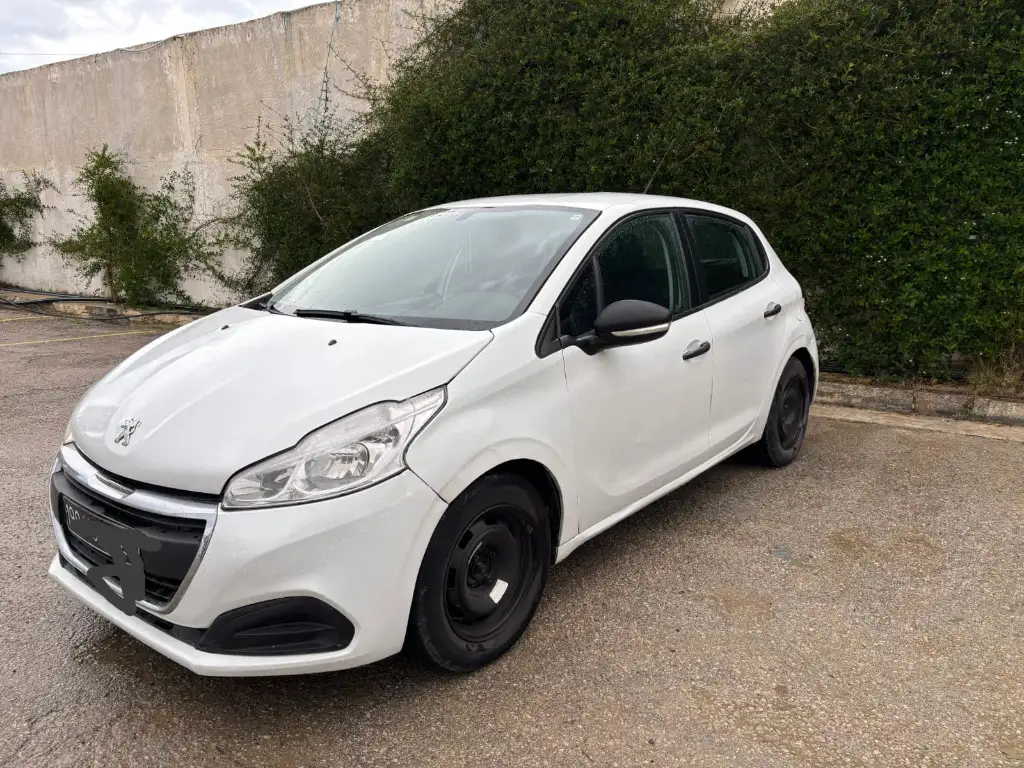 Peugeot 208 - Photo 2
