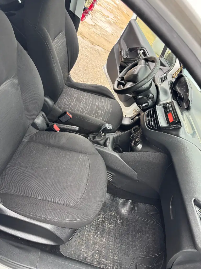Peugeot 208 - Photo 4