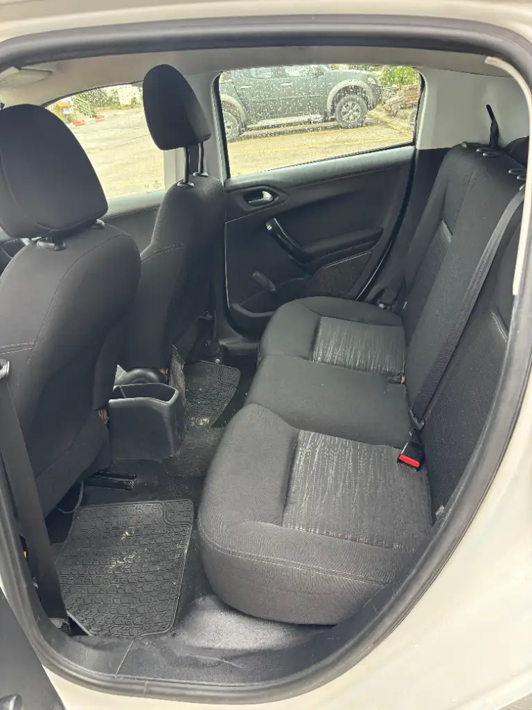 Peugeot 208 - Photo 5