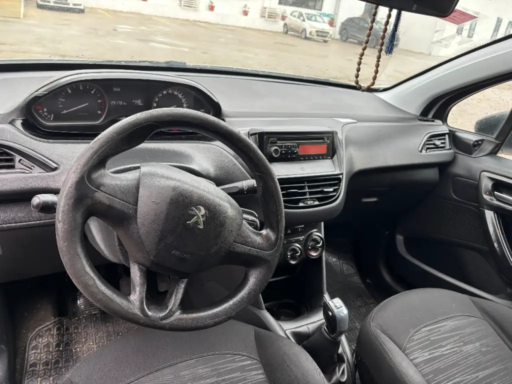 Peugeot 208 - Photo 6