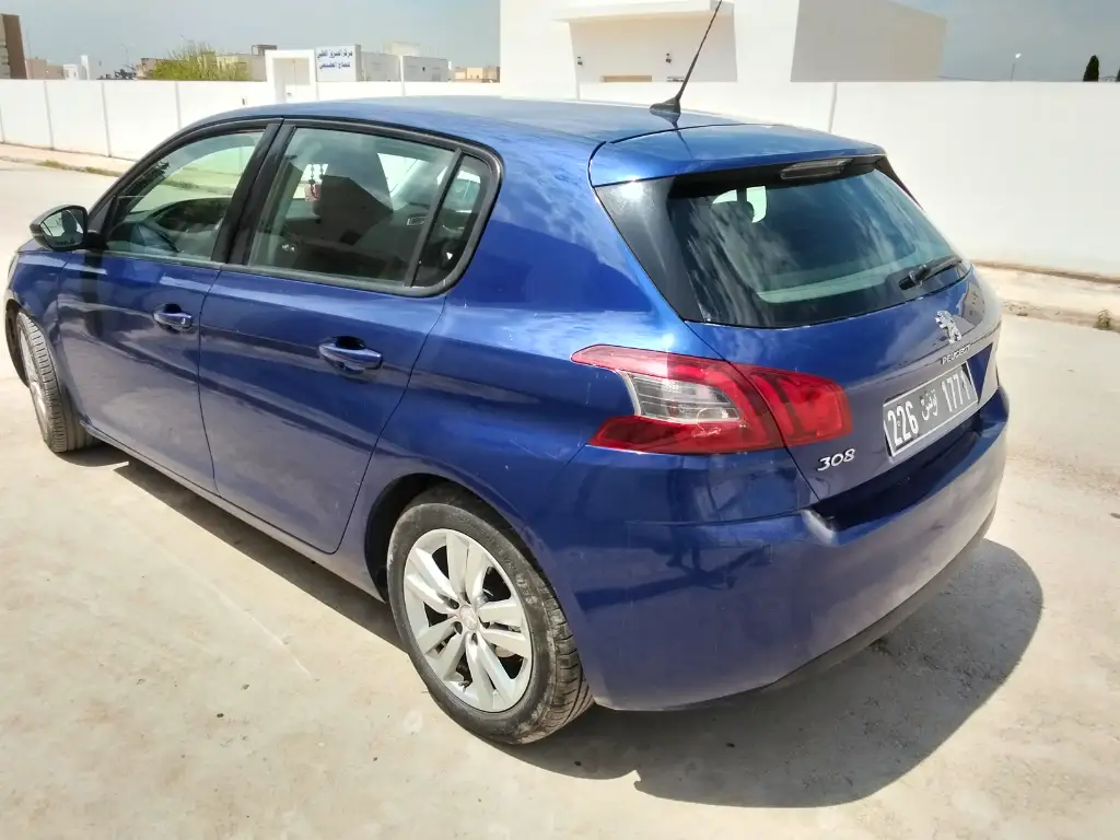 Peugeot 308 - Photo 2