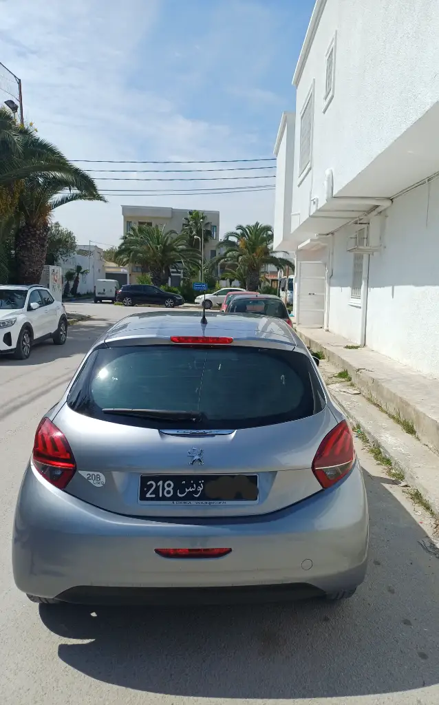 Peugeot 208 - Photo 2