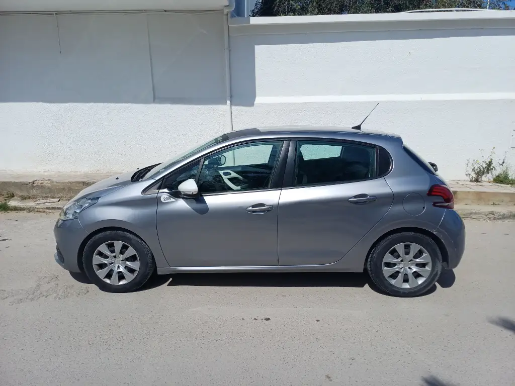 Peugeot 208 - Photo 3