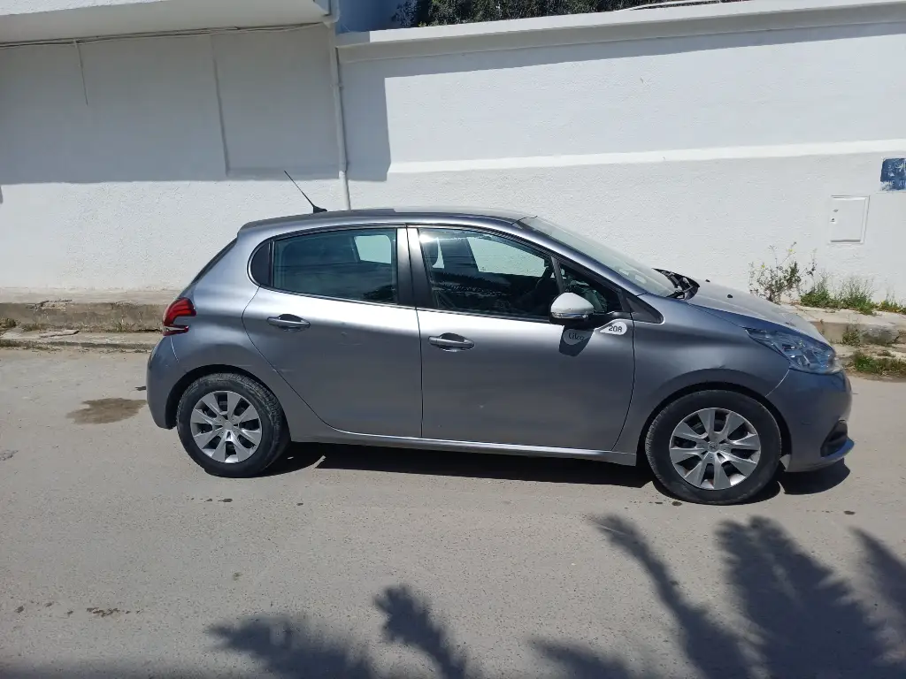 Peugeot 208 - Photo 4