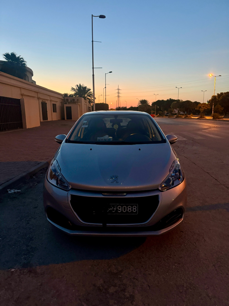 Peugeot 208 - Photo 2