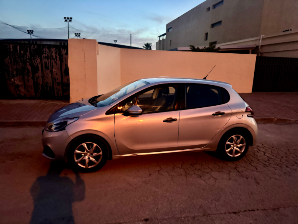 Peugeot 208 - Photo 3