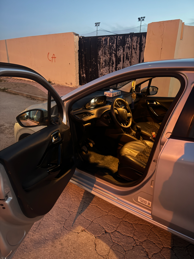 Peugeot 208 - Photo 4