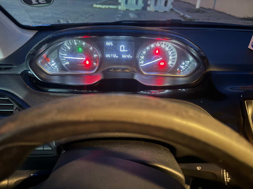 Peugeot 208 - Photo 6