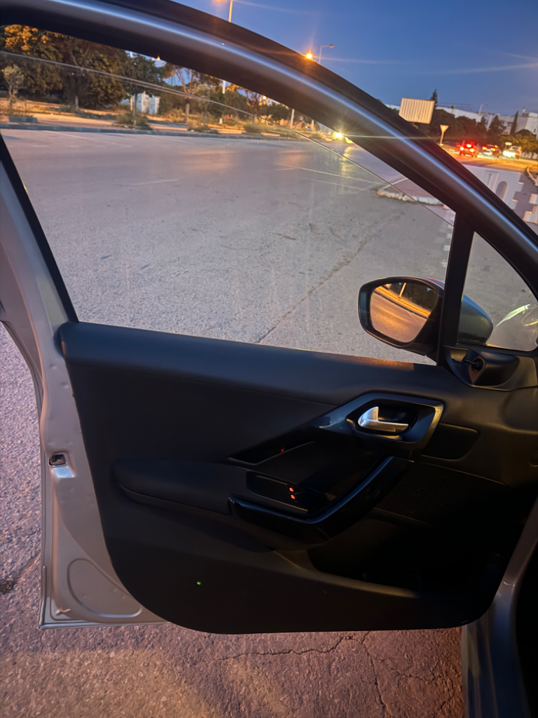 Peugeot 208 - Photo 7