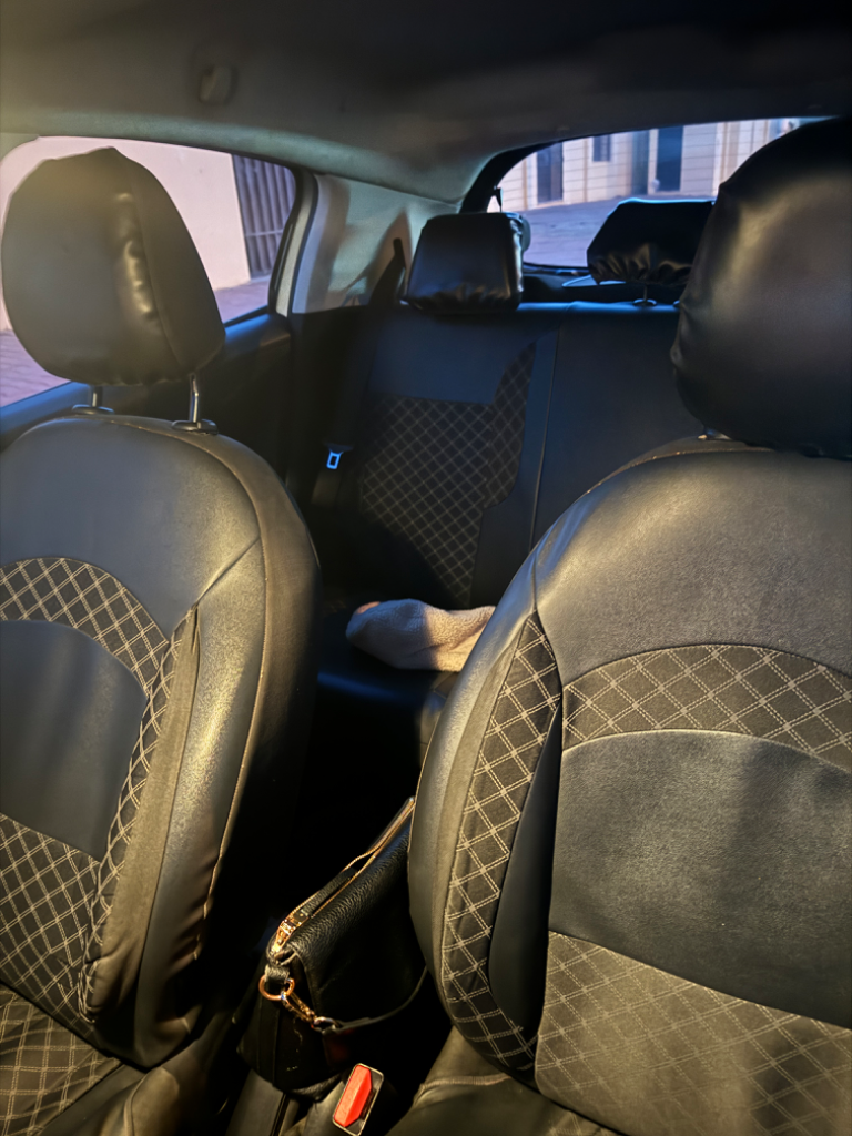 Peugeot 208 - Photo 8