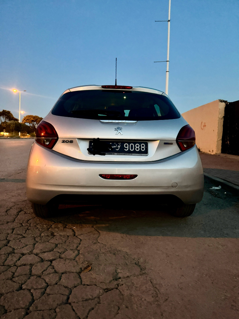 Peugeot 208 - Photo 9