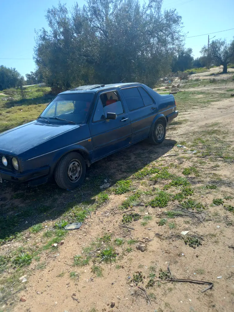 Volkswagen Jetta - Photo 2