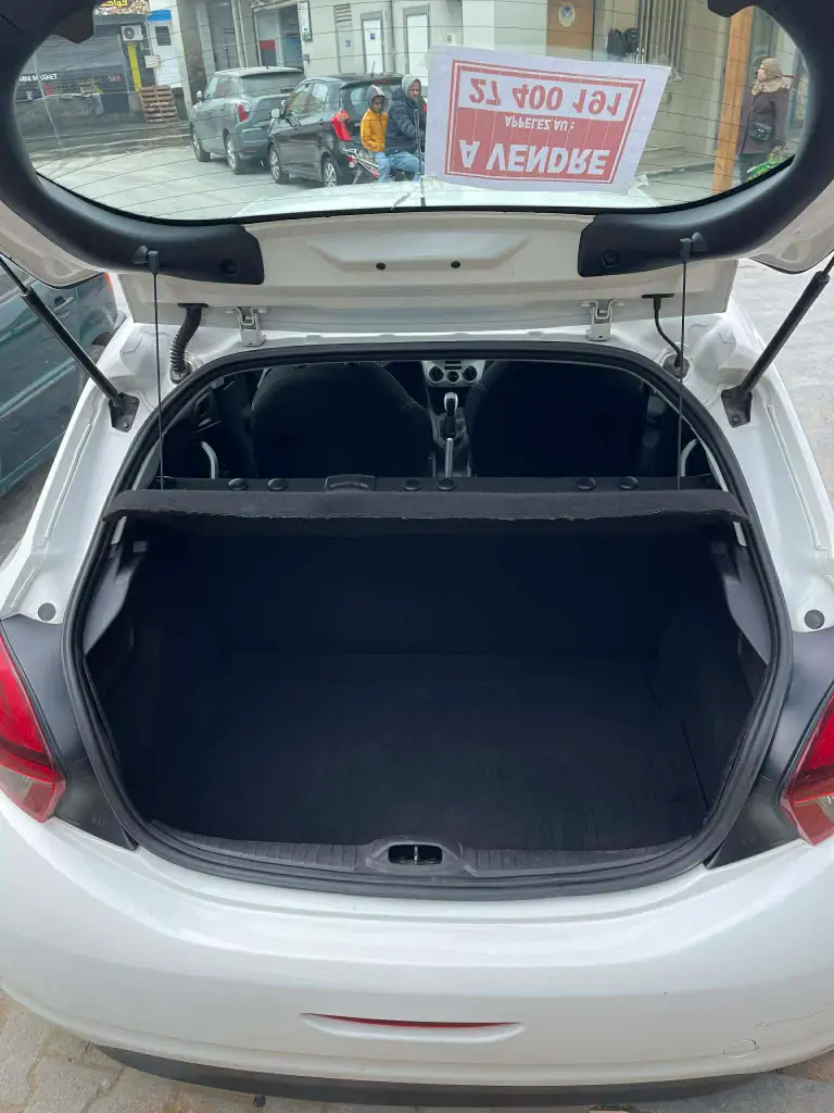 Peugeot 208 - Photo 3