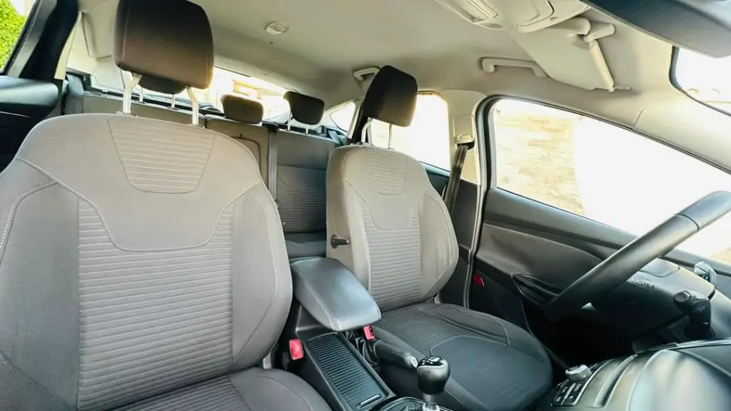 Ford FOCUS - Photo 8