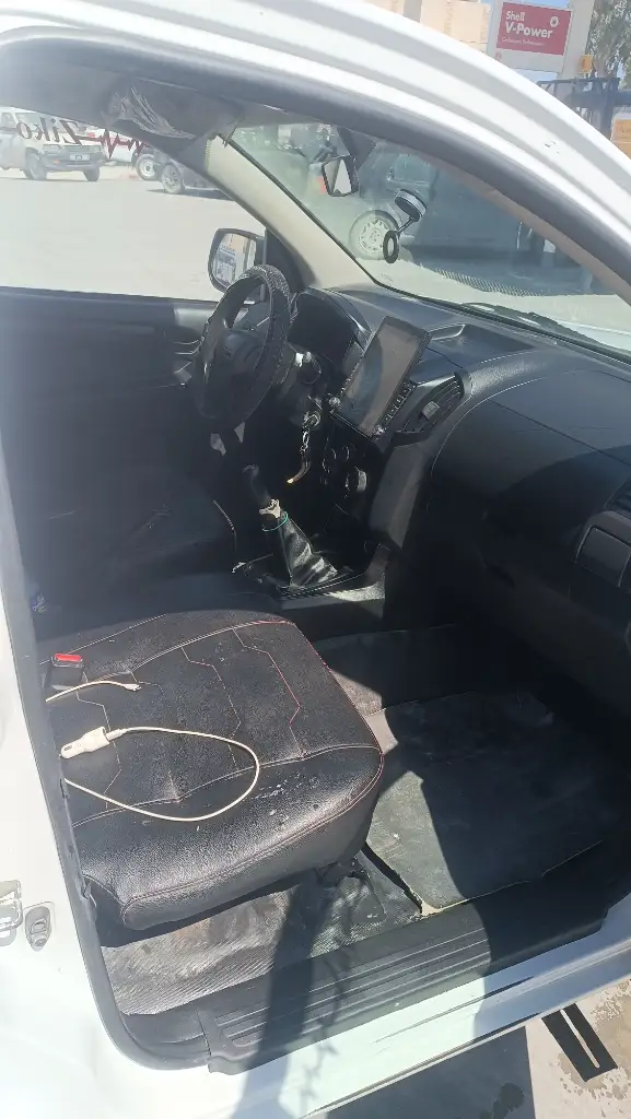 Isuzu D MAX - Photo 8