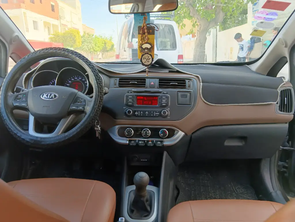 Kia RIO - Photo 3