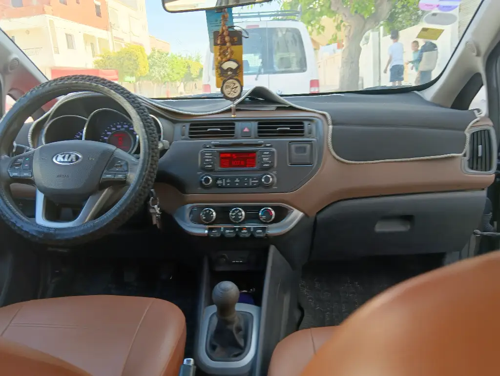 Kia RIO - Photo 6