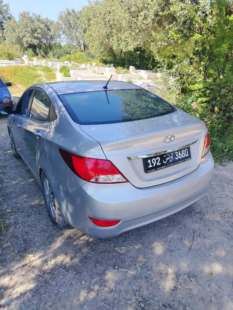 Hyundai ACCENT - Photo 3