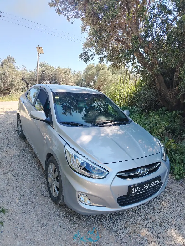 Hyundai ACCENT - Photo 4