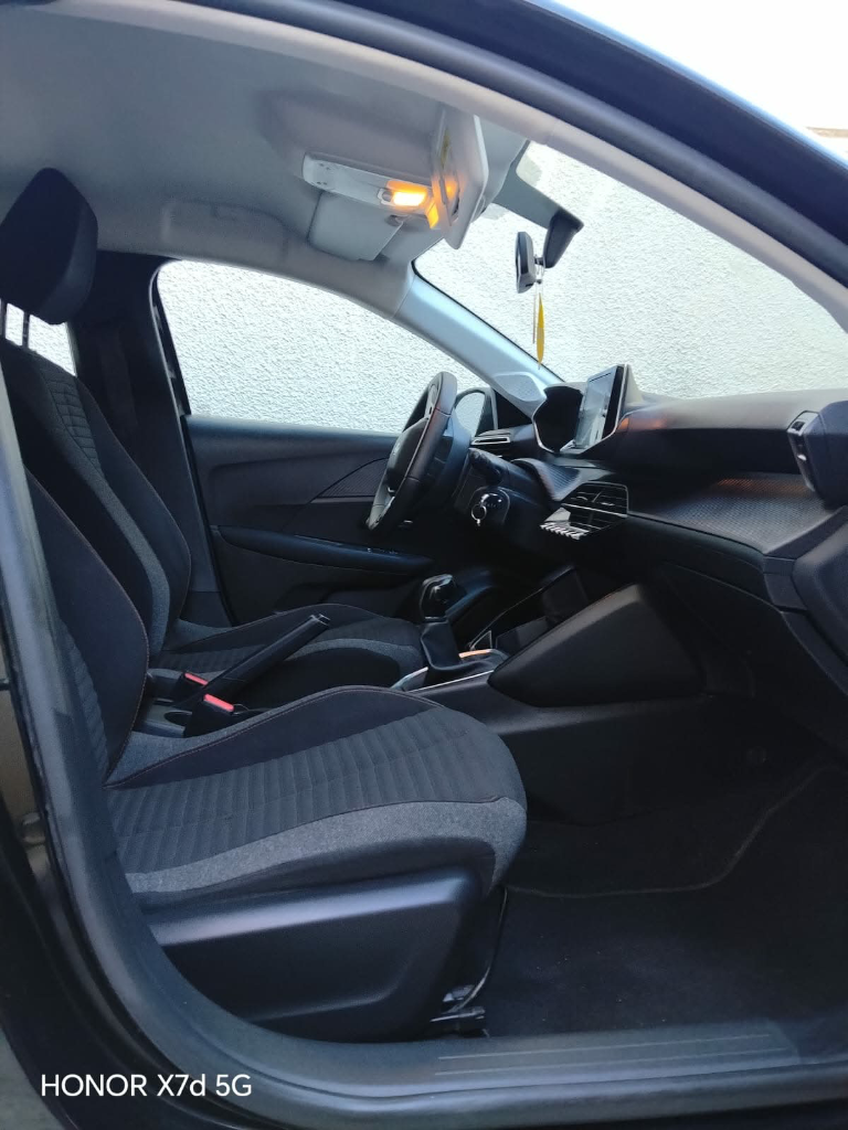 Peugeot 208 - Photo 3