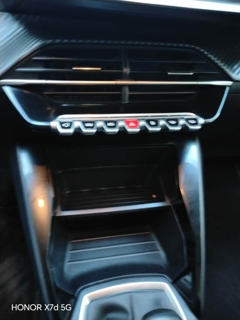 Peugeot 208 - Photo 10