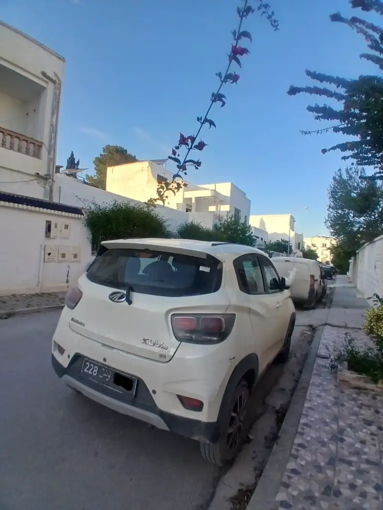 Mahindra KUV 100 - Photo 3