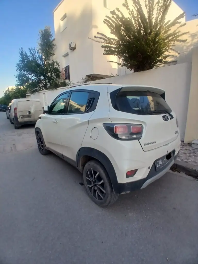 Mahindra KUV 100 - Photo 4